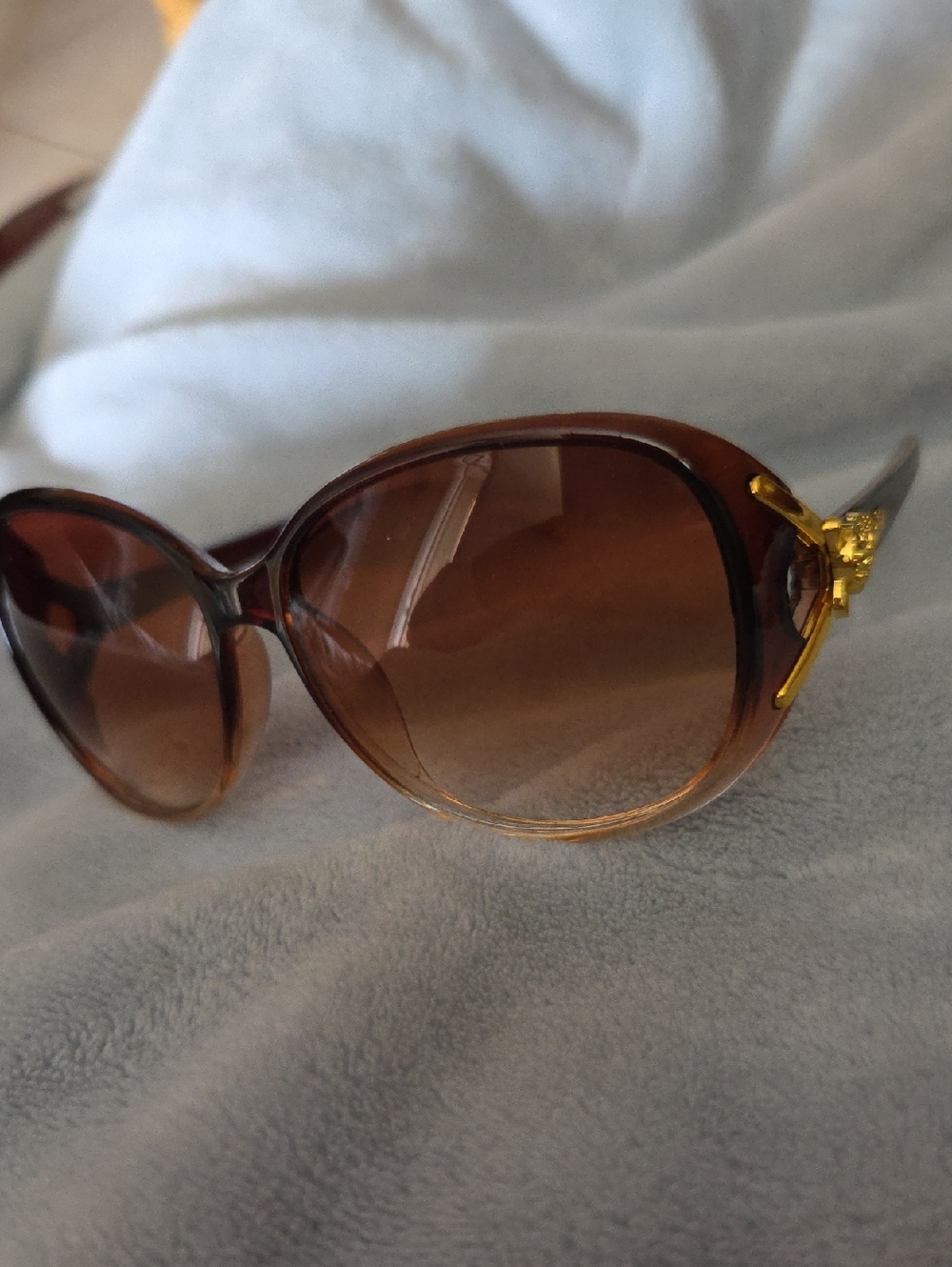 Women’s Oversized Brown Gradient Sunglasses with Gold Accent Kitty